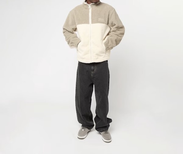 γούνινη ζακέτα με διχρωμία σε μπεζ και άσπρο χρώμα από την karl kani, signature rubber patch teddy zip jacket