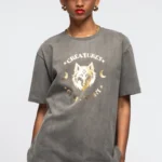 γυναικεία κοντομάνικη μπλούζα σε γκρι χρώμα με τύπωμα στο μπροστινό μέρος από την peace and chaos, creatures t-shirt