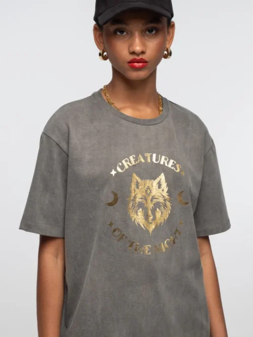 γυναικεία κοντομάνικη μπλούζα σε γκρι χρώμα με τύπωμα στο μπροστινό μέρος από την peace and chaos, creatures t-shirt