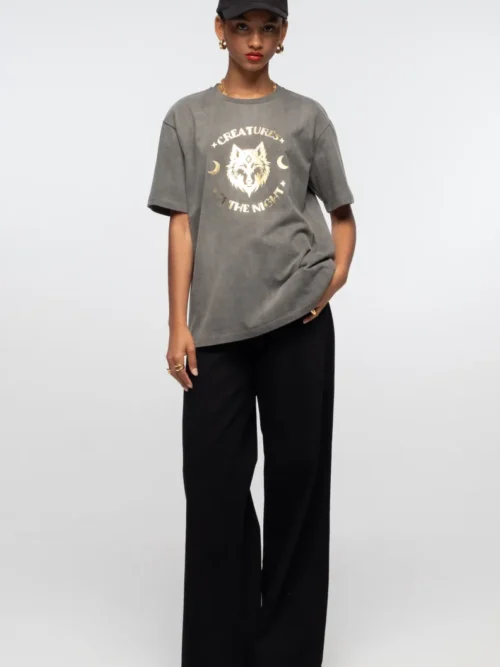 γυναικεία κοντομάνικη μπλούζα σε γκρι χρώμα με τύπωμα στο μπροστινό μέρος από την peace and chaos, creatures t-shirt