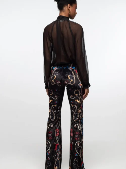 γυναικείο βελούδινο παντελόνι με μαύρο φόντο και διάφορα σχέδια από την peace and chaos, dusk pants