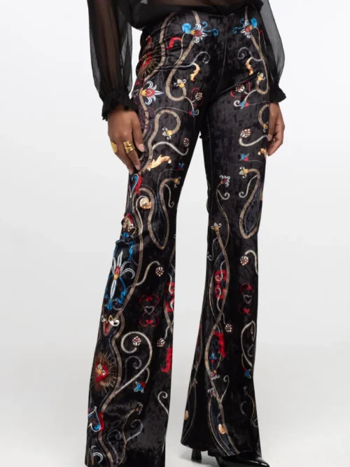 γυναικείο βελούδινο παντελόνι με μαύρο φόντο και διάφορα σχέδια από την peace and chaos, dusk pants