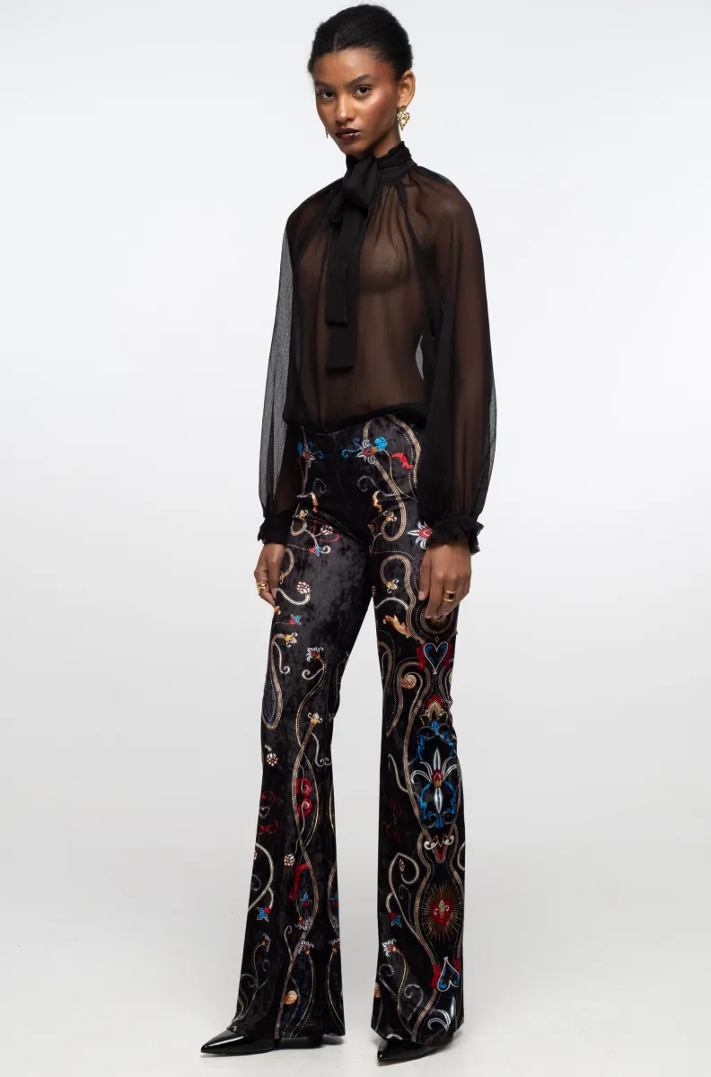 γυναικείο βελούδινο παντελόνι με μαύρο φόντο και διάφορα σχέδια από την peace and chaos, dusk pants