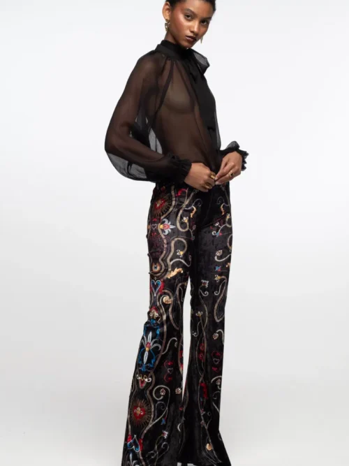 γυναικείο βελούδινο παντελόνι με μαύρο φόντο και διάφορα σχέδια από την peace and chaos, dusk pants