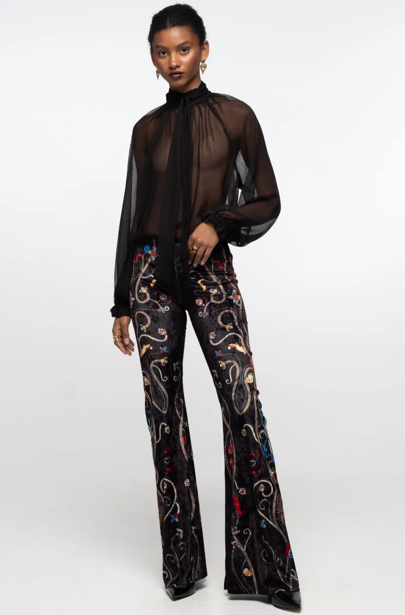 γυναικείο βελούδινο παντελόνι με μαύρο φόντο και διάφορα σχέδια από την peace and chaos, dusk pants