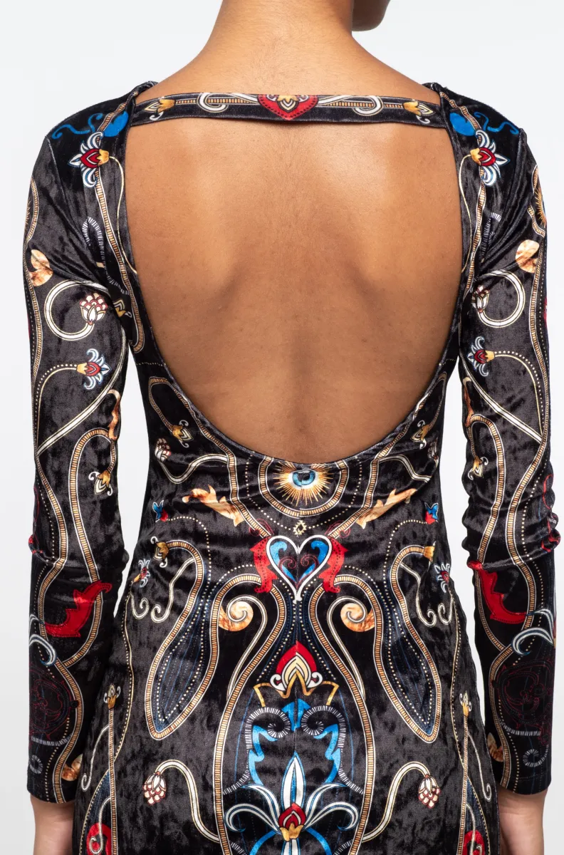 γυναικείο βελούδινο φόρεμα με διάφορα σχέδια και ανοιχτή πλάτη από την peace and chaos, dusk slit dress velvet