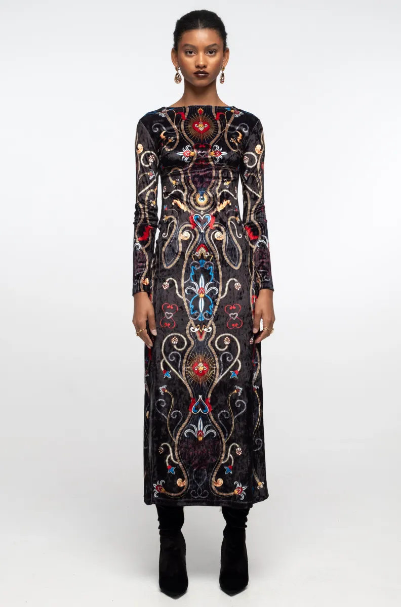 γυναικείο βελούδινο φόρεμα με διάφορα σχέδια και ανοιχτή πλάτη από την peace and chaos, dusk slit dress velvet