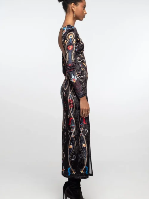 γυναικείο βελούδινο φόρεμα με διάφορα σχέδια και ανοιχτή πλάτη από την peace and chaos, dusk slit dress velvet