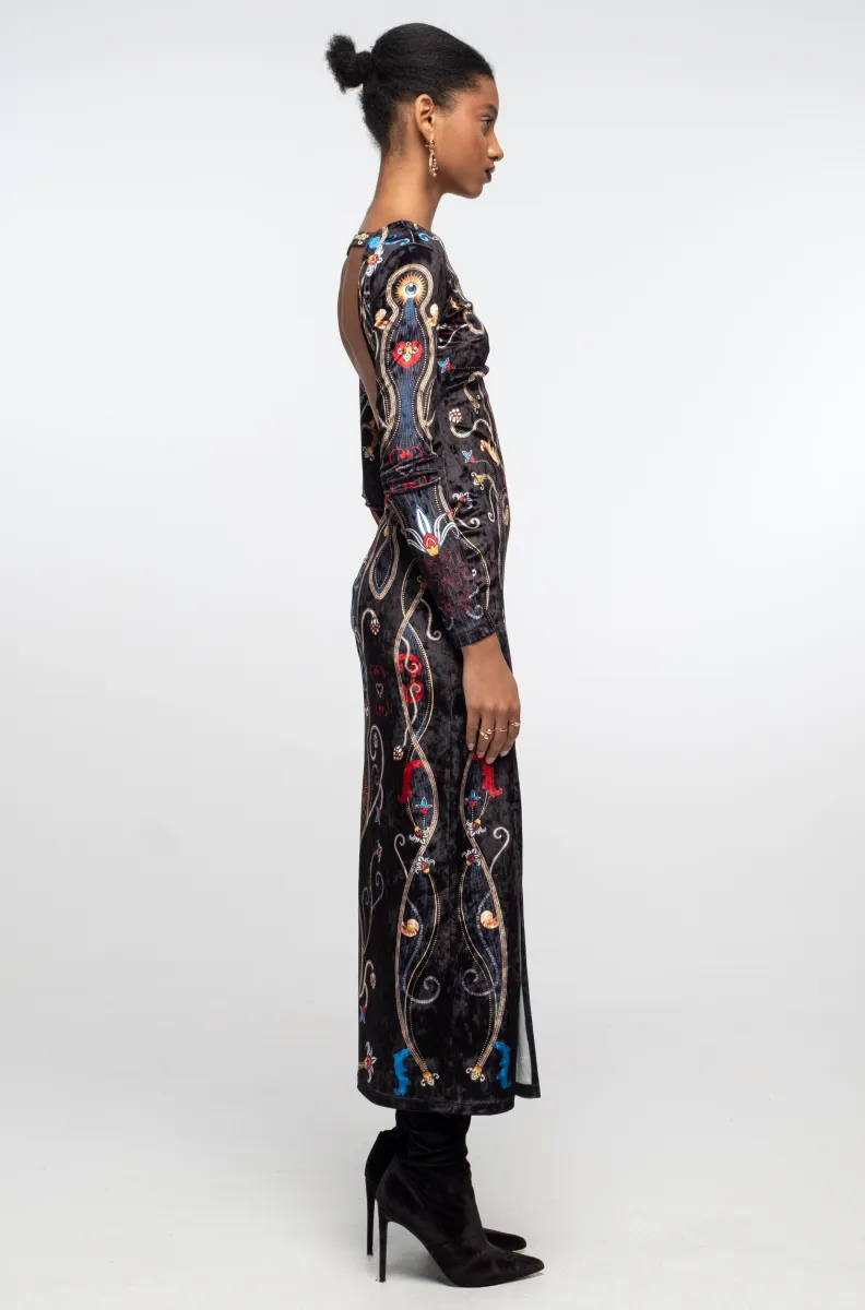 γυναικείο βελούδινο φόρεμα με διάφορα σχέδια και ανοιχτή πλάτη από την peace and chaos, dusk slit dress velvet