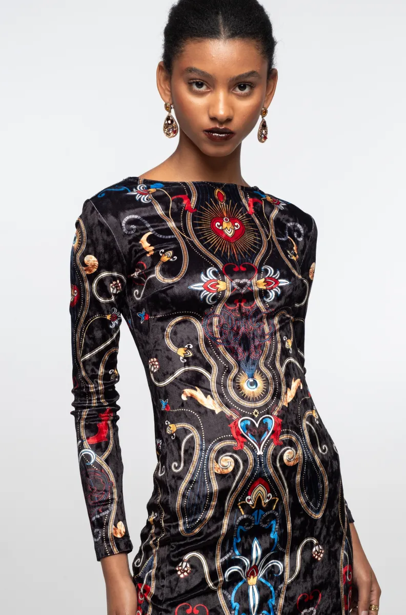 γυναικείο βελούδινο φόρεμα με διάφορα σχέδια και ανοιχτή πλάτη από την peace and chaos, dusk slit dress velvet