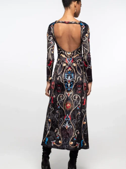 γυναικείο βελούδινο φόρεμα με διάφορα σχέδια και ανοιχτή πλάτη από την peace and chaos, dusk slit dress velvet