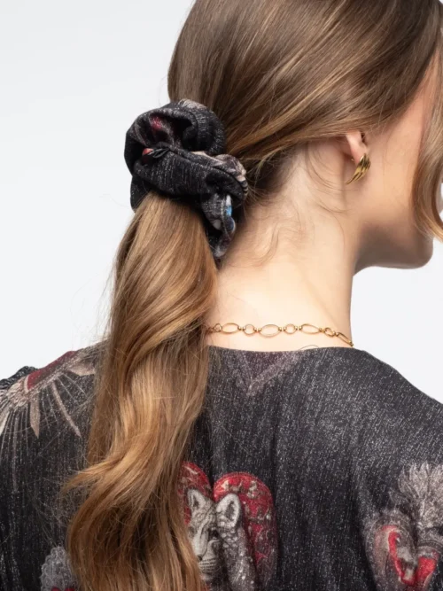 λαστιχάκι για τα μαλλιά με ιδιαίτερο σχέδιο από την peace and chaos, elisium scrunchie