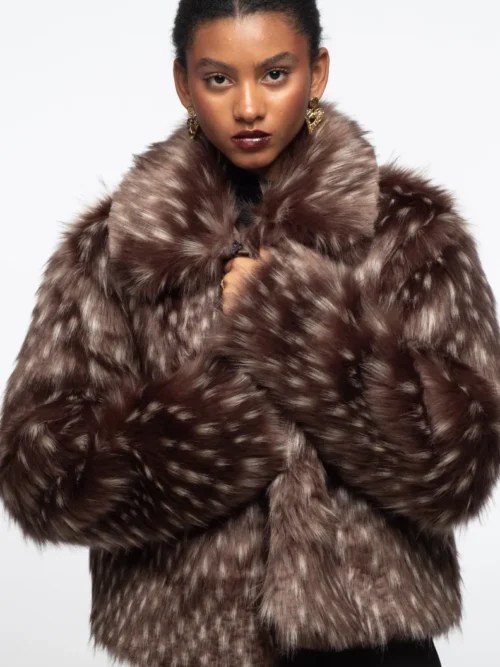 γυναικεία γούνα σε καφέ χρώμα από την Peace and chaos, lavish eco fur coat