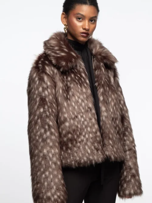 γυναικεία γούνα σε καφέ χρώμα από την Peace and chaos, lavish eco fur coat