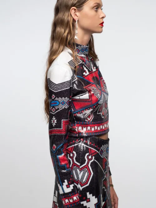 γυναικεία κοντή μπλούζα με πούλιες και διάφορα σχέδια από την peace and chaos, legacy turtleneck top