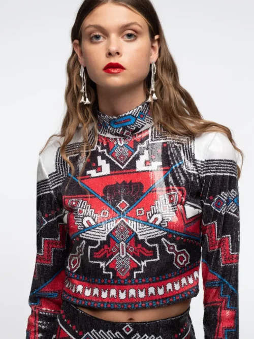 γυναικεία κοντή μπλούζα με πούλιες και διάφορα σχέδια από την peace and chaos, legacy turtleneck top