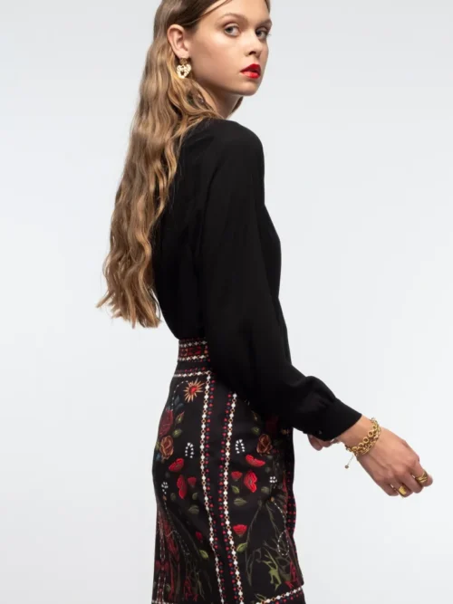 γυναικείο πουκάμισο σε μαύρο χρώμα με στρας στον γιακά από την peace and chaos, mineral shirt