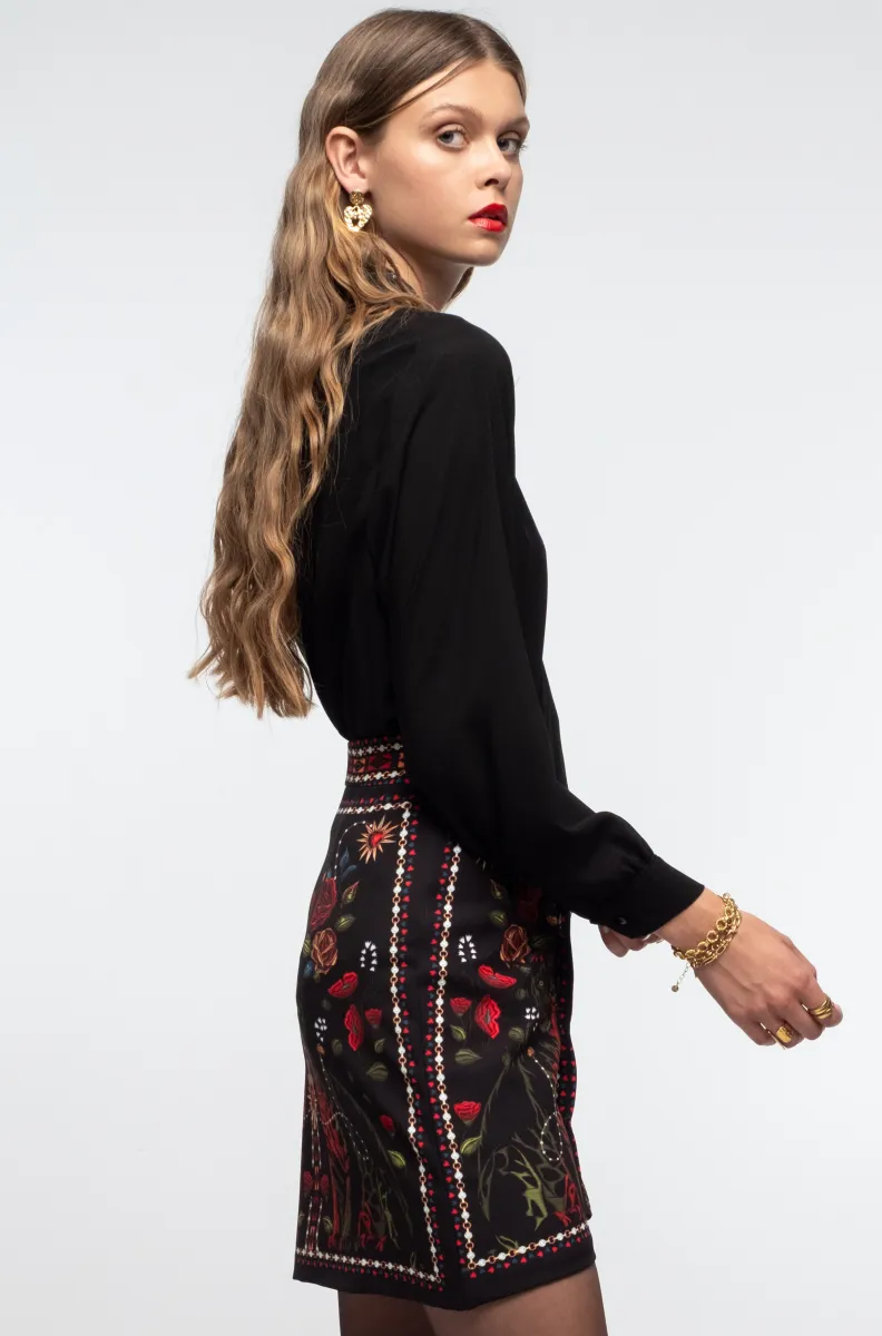 γυναικείο πουκάμισο σε μαύρο χρώμα με στρας στον γιακά από την peace and chaos, mineral shirt