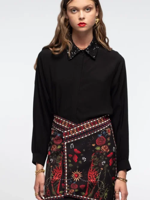 γυναικείο πουκάμισο σε μαύρο χρώμα με στρας στον γιακά από την peace and chaos, mineral shirt