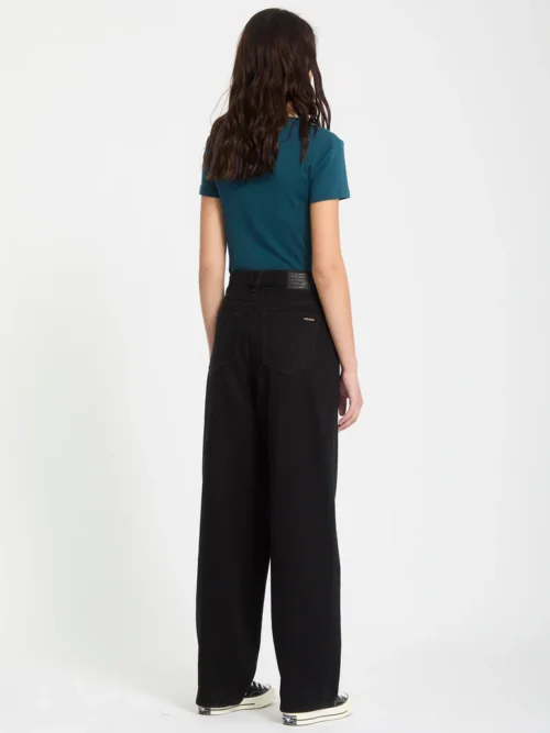 γυναικείο μαύρο τζιν παντελόνι σε ίσια γραμμή από την volcom, weelow II jeans