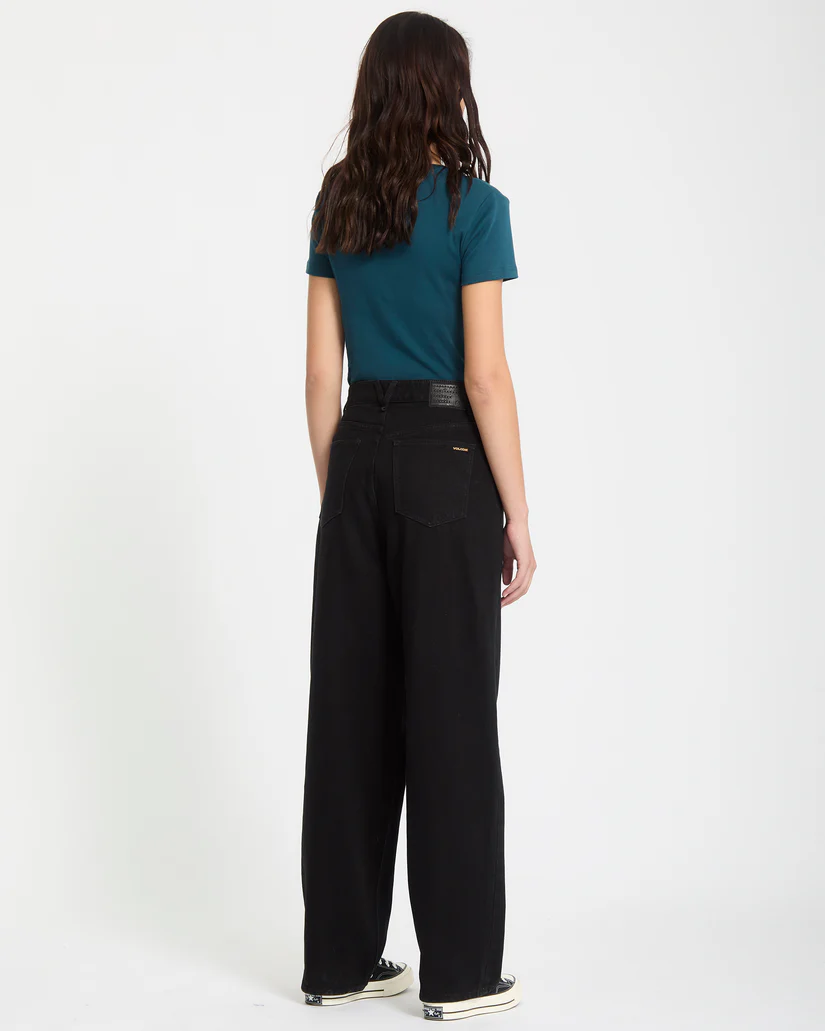 γυναικείο μαύρο τζιν παντελόνι σε ίσια γραμμή από την volcom, weelow II jeans