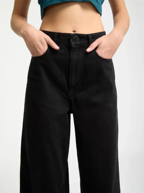 γυναικείο μαύρο τζιν παντελόνι σε ίσια γραμμή από την volcom, weelow II jeans