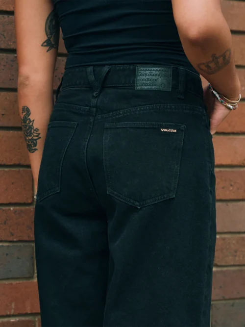 γυναικείο μαύρο τζιν παντελόνι σε ίσια γραμμή από την volcom, weelow II jeans