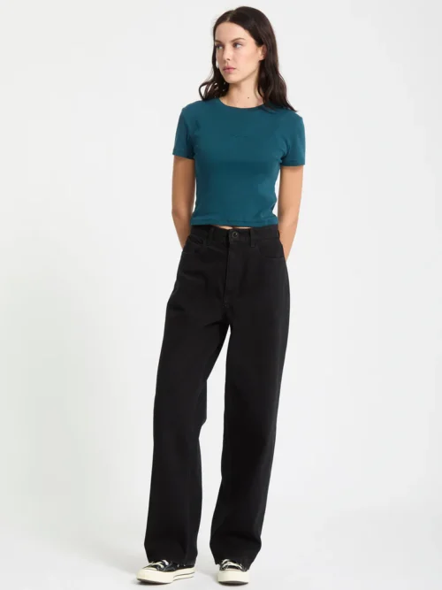 γυναικείο μαύρο τζιν παντελόνι σε ίσια γραμμή από την volcom, weelow II jeans