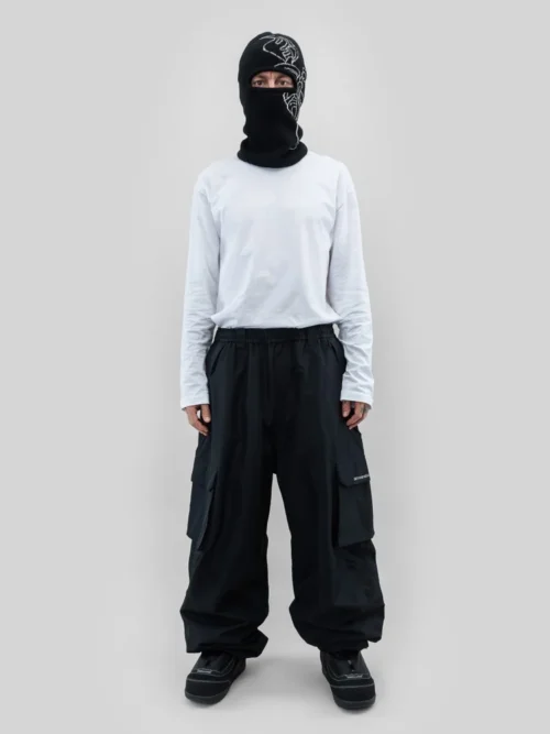 παντελόνι για σκι σε μαύρο χρώμα με τσέπες στο πλάι από την beyond medals, park pants cargo snow pant