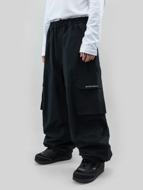 παντελόνι για σκι σε μαύρο χρώμα με τσέπες στο πλάι από την beyond medals, park pants cargo snow pant