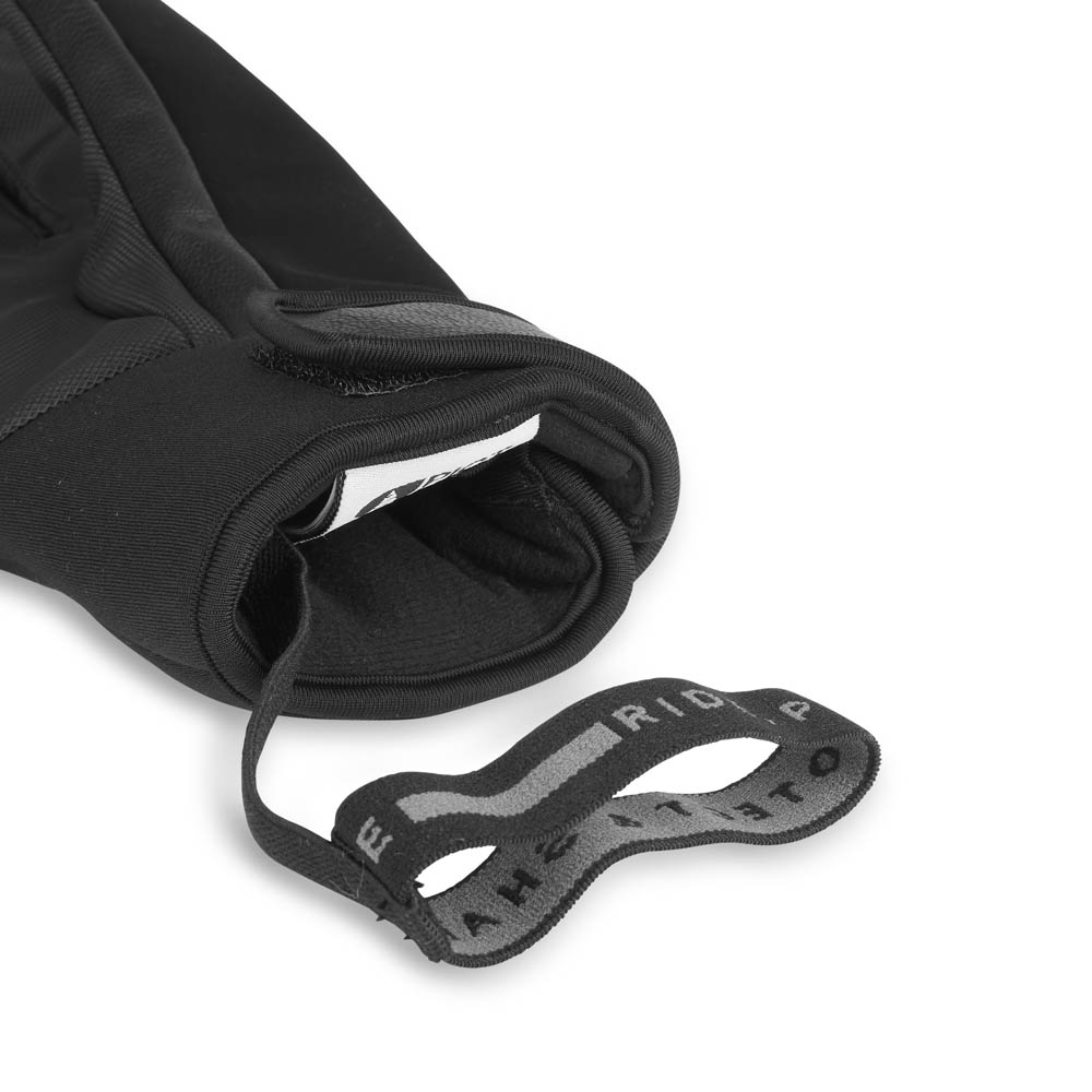 Γυναικεία γάντια για το βουνο από την εταιρία Picture σε μαύρο χρώμα.