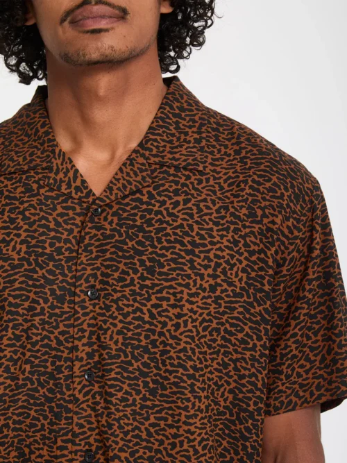 Πουκάμισο με animal print από την εταιρία Volcom.