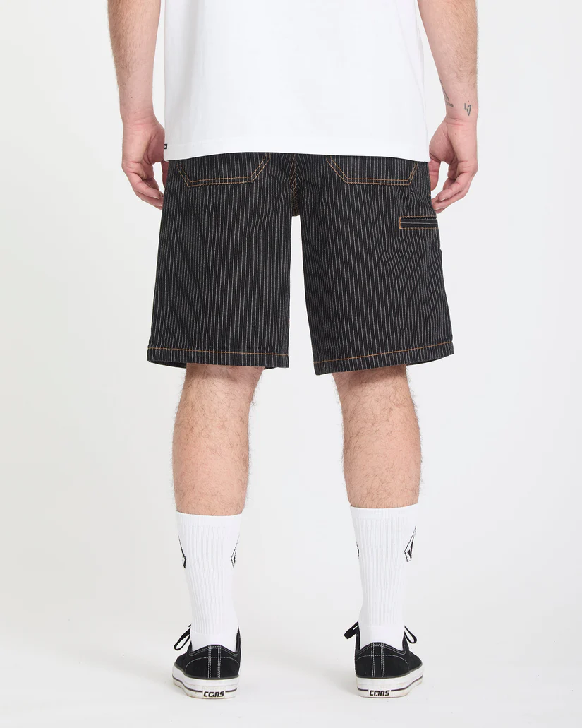 Αντρική βερμούδα από την Volcom με σχέδια κάθετες γραμμές.