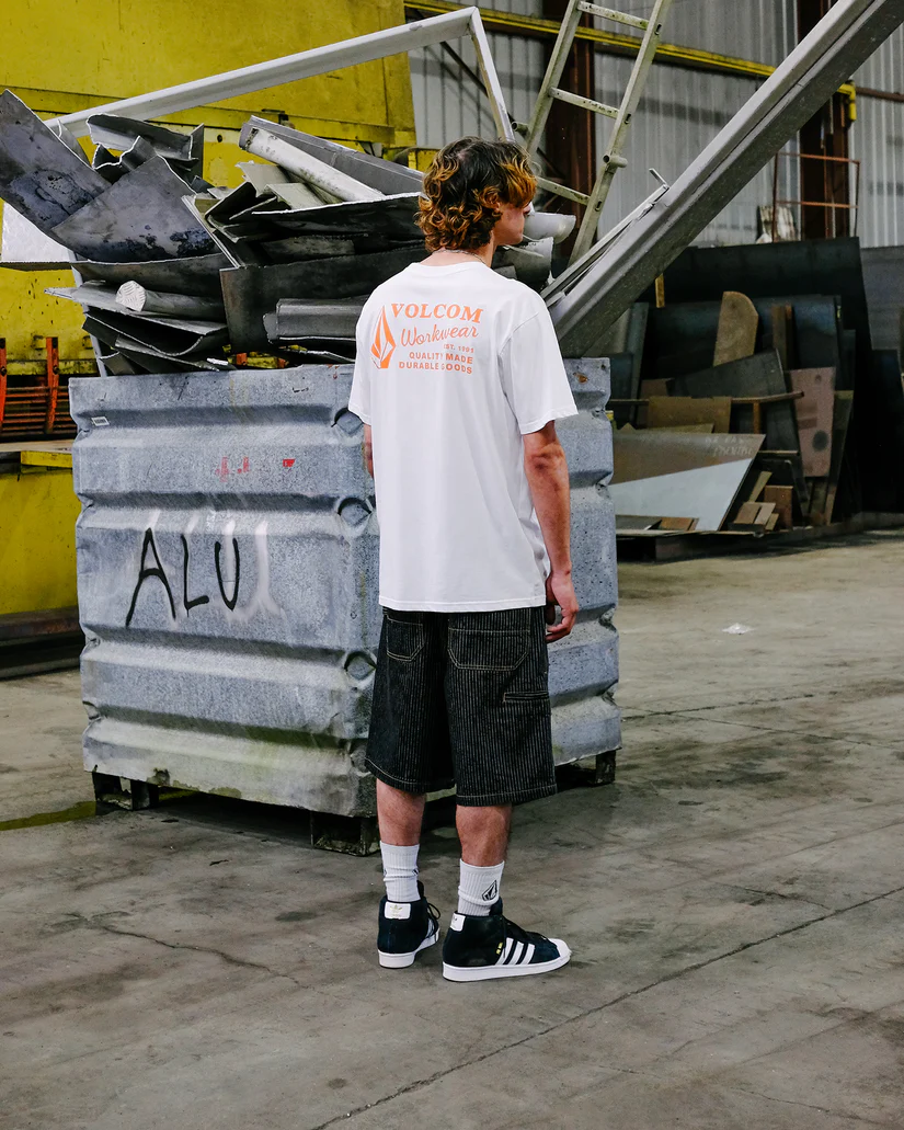 Αντρική βερμούδα από την Volcom με σχέδια κάθετες γραμμές.