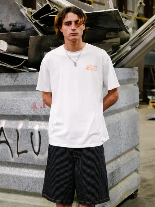 Αντρική βερμούδα από την Volcom με σχέδια κάθετες γραμμές.