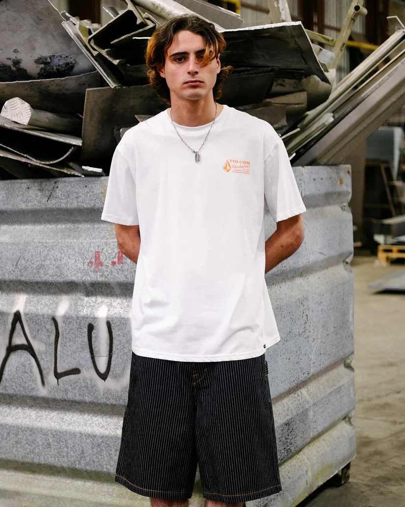 Αντρική βερμούδα από την Volcom με σχέδια κάθετες γραμμές.