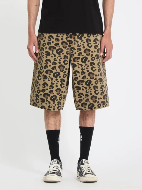 Βερμούδα με animal print από την εταιρία Volcom.