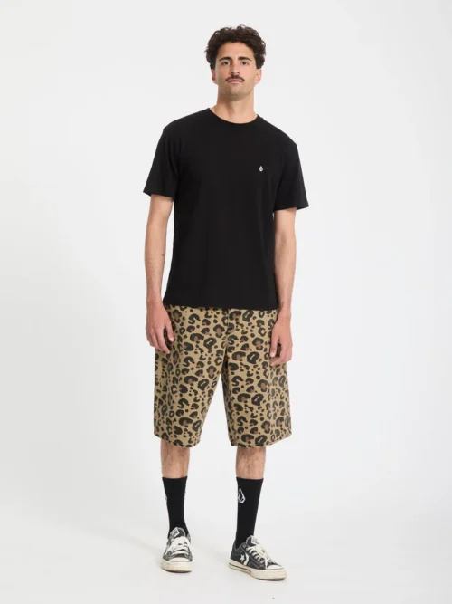 Βερμούδα με animal print από την εταιρία Volcom.