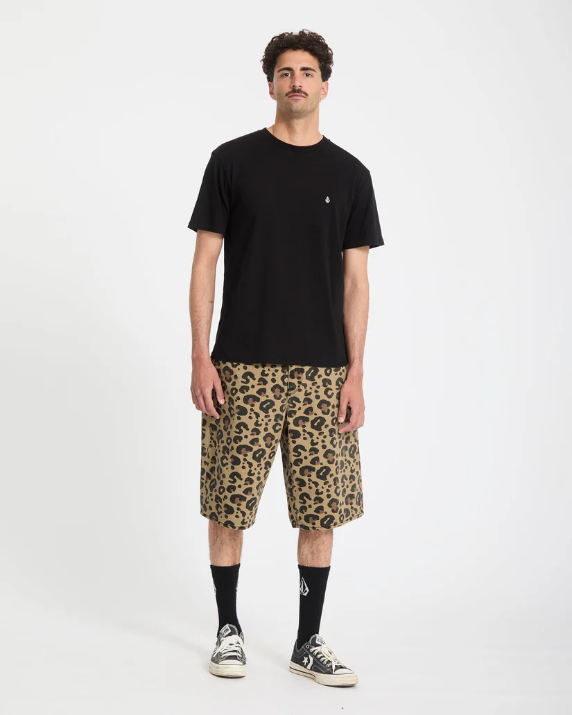 Βερμούδα με animal print από την εταιρία Volcom.