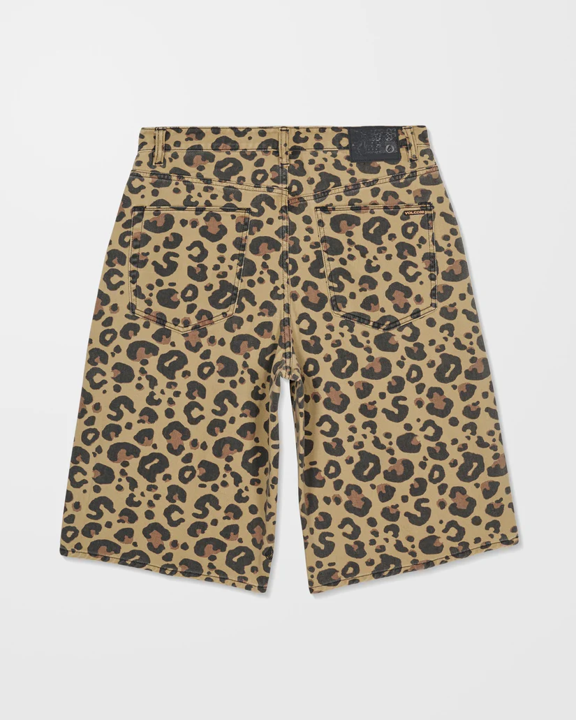 Βερμούδα με animal print από την εταιρία Volcom.