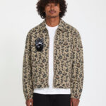 Μπουφάν με animal print από την εταιρία Volcom.