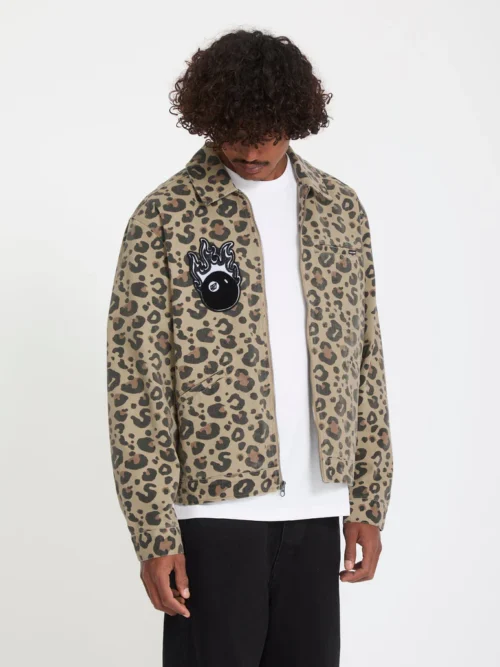 Μπουφάν με animal print από την εταιρία Volcom.