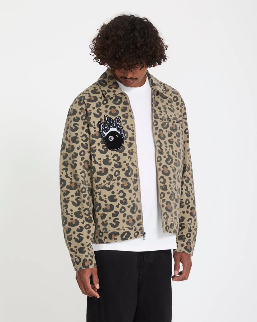 Μπουφάν με animal print από την εταιρία Volcom.
