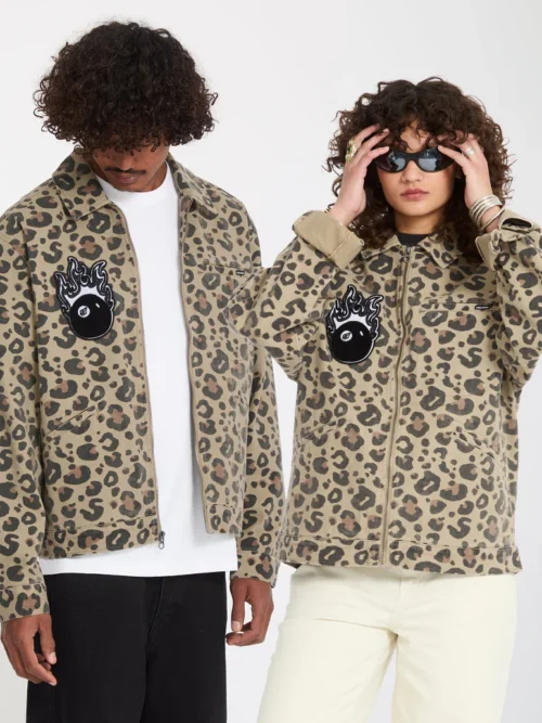 Μπουφάν με animal print από την εταιρία Volcom.