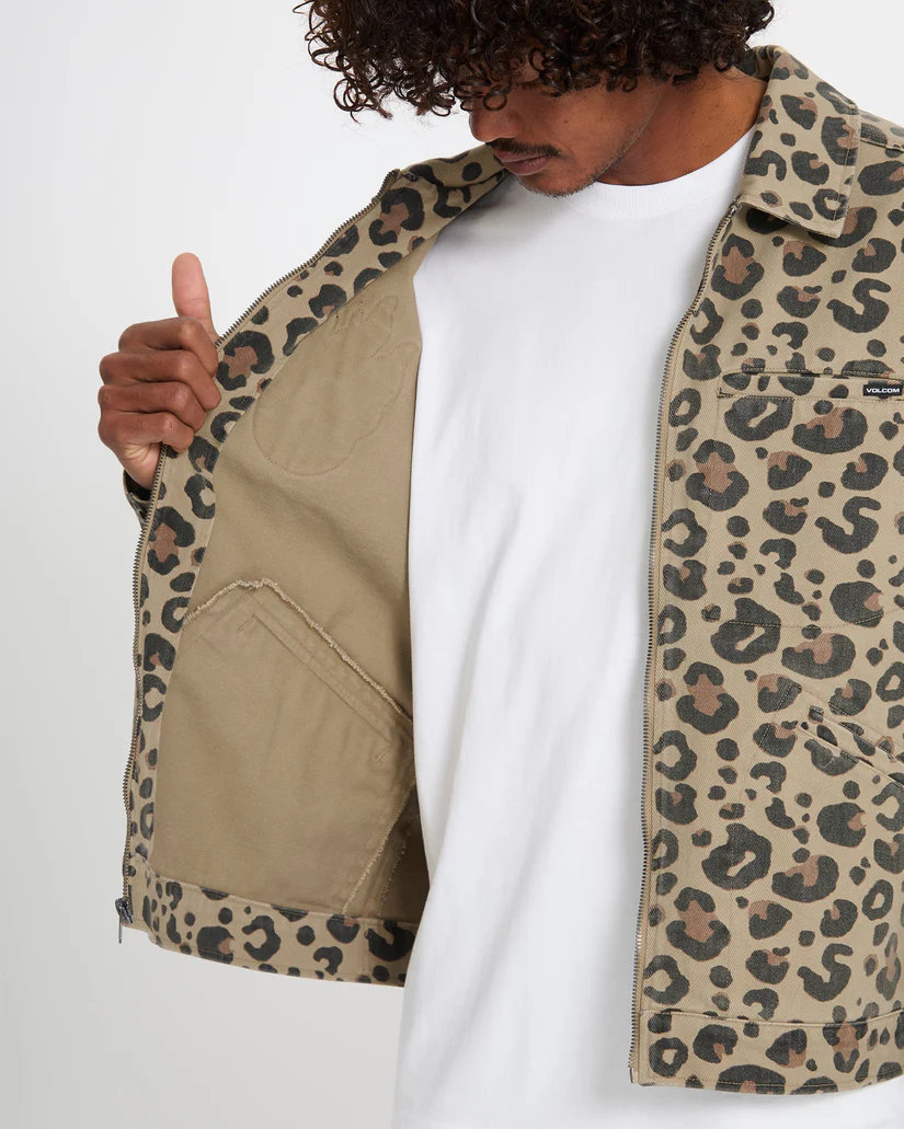 Μπουφάν με animal print από την εταιρία Volcom.