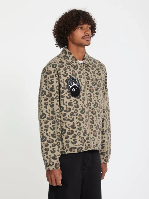 Μπουφάν με animal print από την εταιρία Volcom.