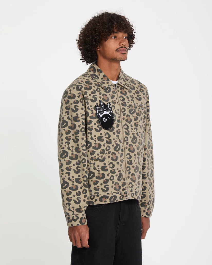 Μπουφάν με animal print από την εταιρία Volcom.