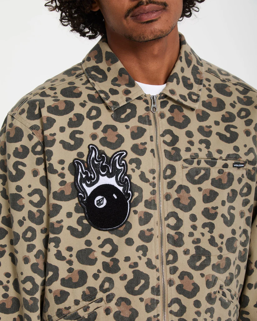 Μπουφάν με animal print από την εταιρία Volcom.