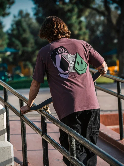 Μπλούζα με σχέδια από την εταιρία Volcom.