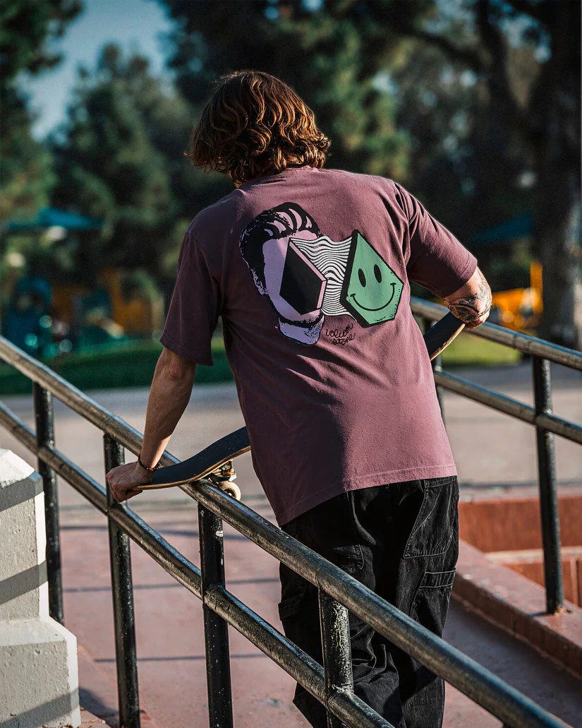 Μπλούζα με σχέδια από την εταιρία Volcom.